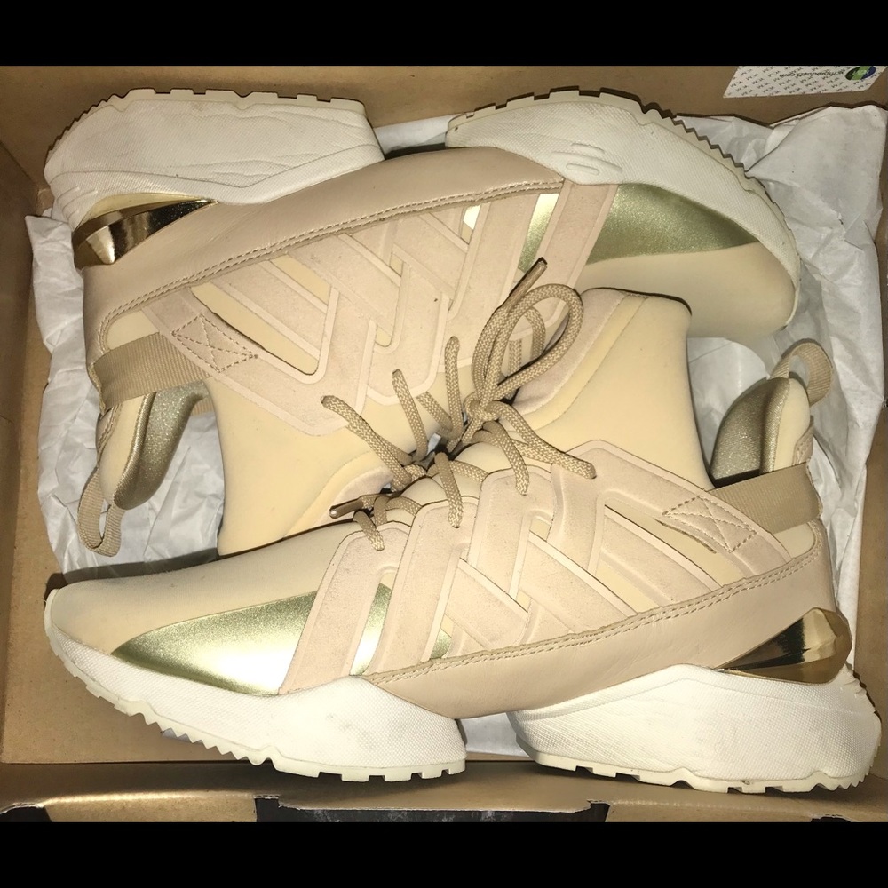 Puma Muse Echo Sneakers
